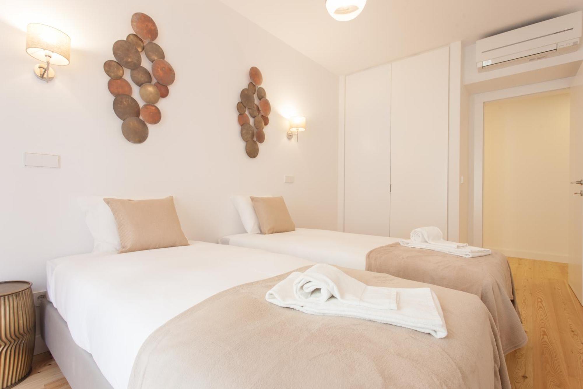 Mouraria Blue Three-Bedroom Apartment W/ Parking - By Lu Holidays Lisboa Exteriör bild