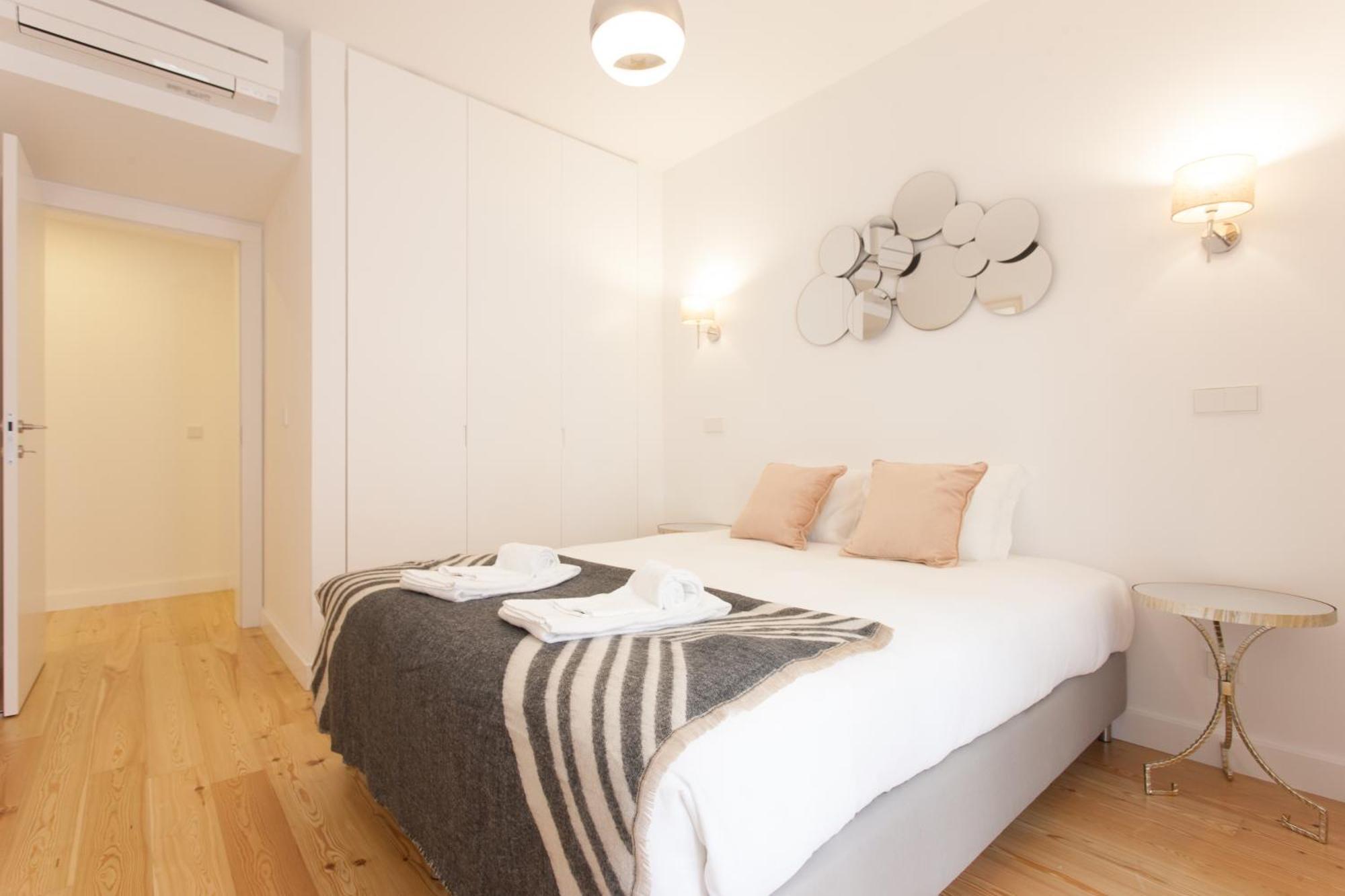 Mouraria Blue Three-Bedroom Apartment W/ Parking - By Lu Holidays Lisboa Exteriör bild
