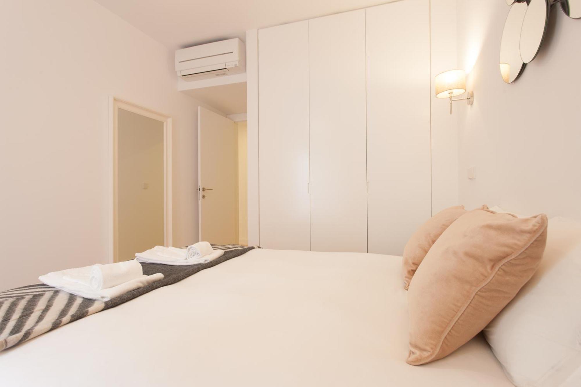 Mouraria Blue Three-Bedroom Apartment W/ Parking - By Lu Holidays Lisboa Exteriör bild